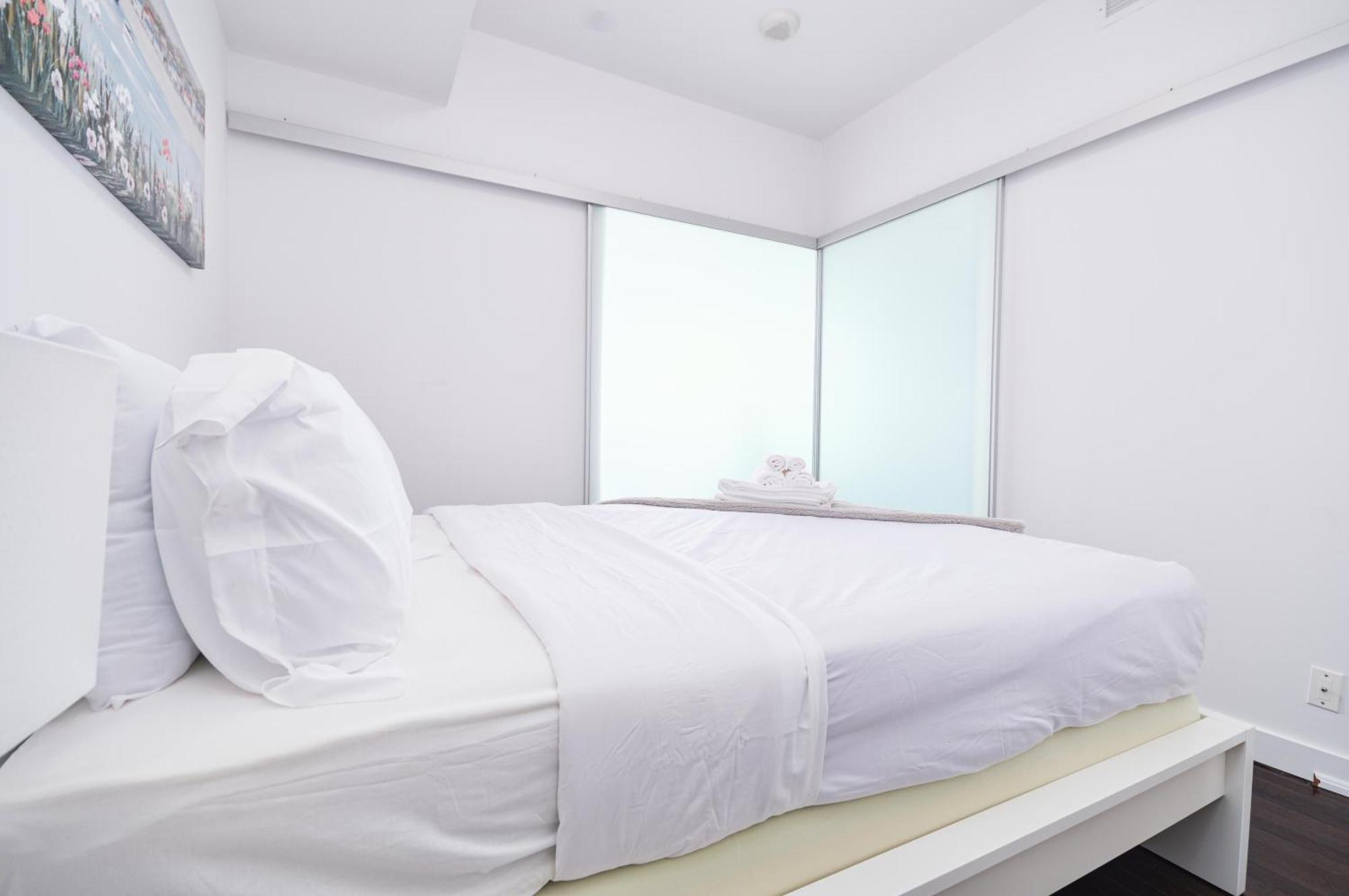 Downtown Toronto Condo Near Cn Tower, Scotiabank Arena, Rogers Centre, Union Station Exterior foto
